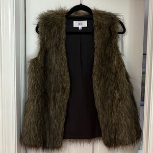 Jack by BB Dakota Women's Faux Fur Vest - Tan